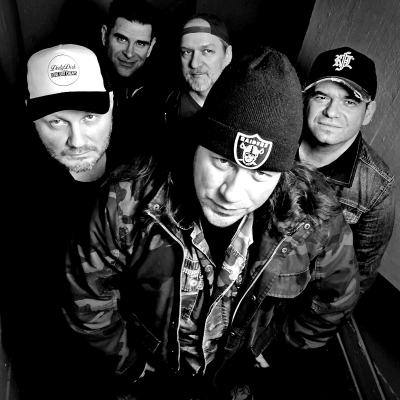 DIRTY DIRK AND THE DONE DIRT CHEAPS: rocken straight - einfach - simpel - laut